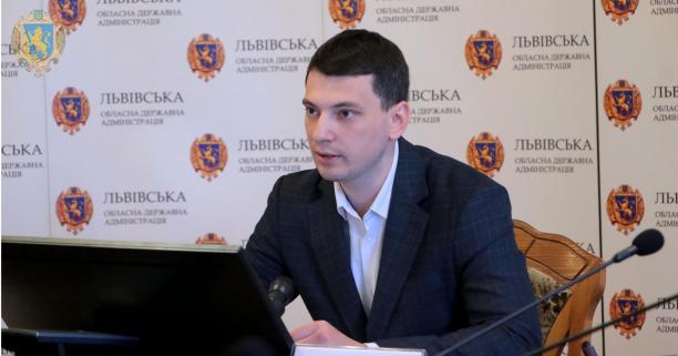 «До кінця тижня нас чекає або масова вакцинація персоналу закладів освіти, або дистанційне навчання», – Андрій Годик