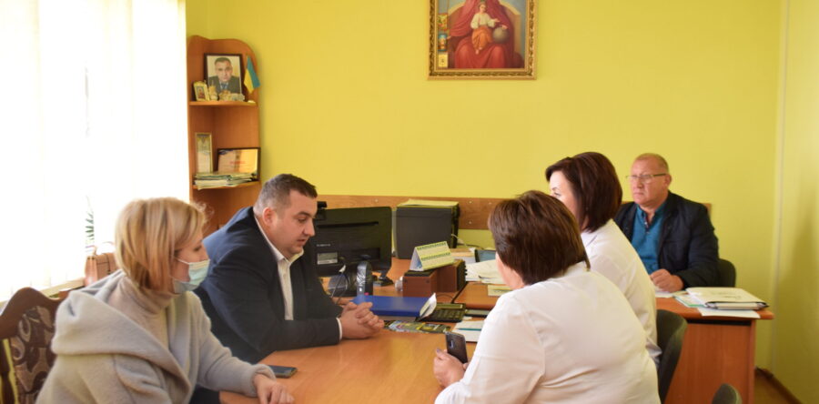 “Пріоритетним завданням наразі є процес вакцинації освітян” — говорить Володимир Дзюнька.