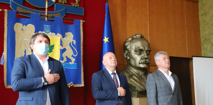 НА V СЕСІЇ ЯВОРІВСЬКОЇ РАЙОННОЇ РАДИ VІІІ СКЛИКАННЯ ЗАТВЕРДИЛИ НОВУ СИМВОЛІКУ ЯВОРІВСЬКОГО РАЙОНУ