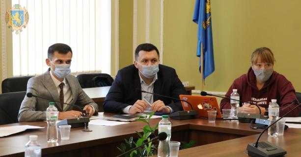 Виплата зарплати вчителям та затвердження бюджетного регламенту: результати засідання комісії з питань освіти