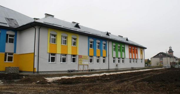 Велике будівництво: довгобуд у Гніздичеві забезпечить належними умовами для навчання понад 400 дітей