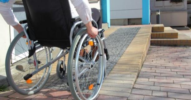 Безбар’єрні на Львівщині менше половини соціально важливих об’єктів