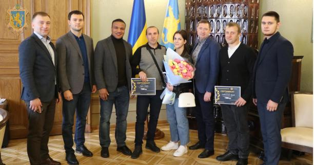 Очільник області спільно з Олімпійським чемпіоном привітали борчиню Львівщини з бронзою на чемпіонаті світу