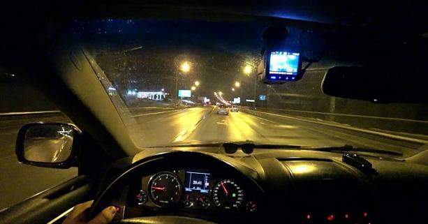 Погана видимість на дорозі стає частою причиною ДТП з пішоходами: закликаємо дотримуватись правил руху