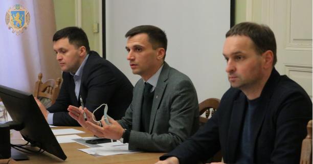 До кінця місяця усі заклади, які працюють з ковідними пацієнтами, мають отримати доплати у розмірі 300%