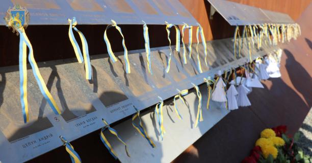 Біля Меморіалу Героїв Небесної Сотні у Львові відбувся захід з нагоди відзначення Дня Гідності та Свободи