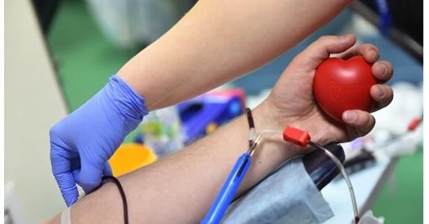 Українські донори отримуватимуть нові посвідчення та нагрудні знаки «Почесний донор України»