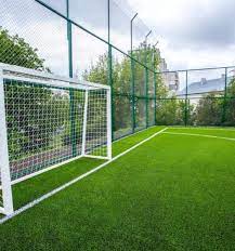 У Новояворівську завершують облаштування спортивного майданчика