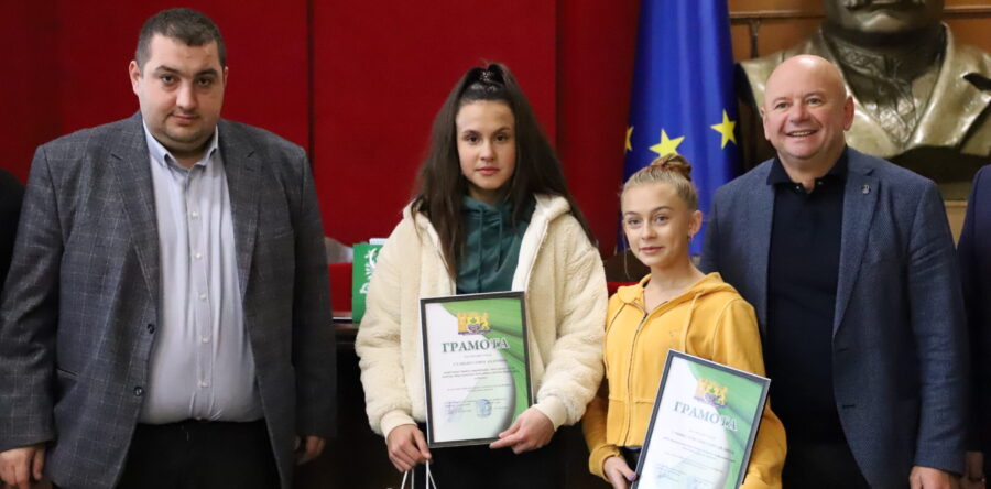 У райдержадміністрації нагородили чемпіонок світу з пауерліфтингу