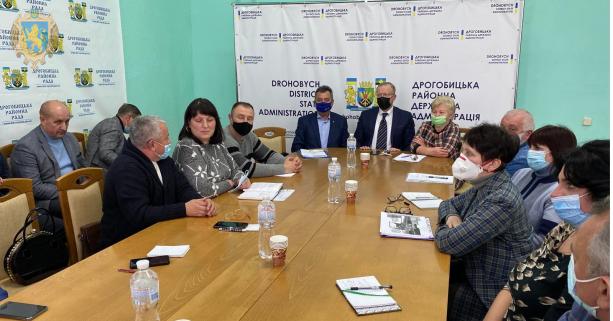 Профільна школа: як формуватиметься мережа у Самбірському та Дрогобицькому районах обговорили на виїзній нараді