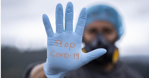 Від сьогодні в Україні запровадили самоізоляцію для мандрівників із країн, де поширюється штам “Омікрон”