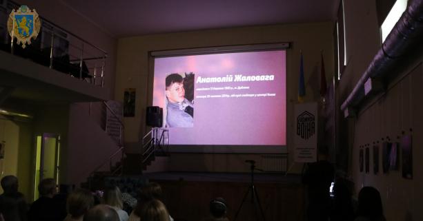 У Будинку воїнів представили 12 учнівських медіажиттєписів, присвячених Героям Небесної Сотні та воїнам АТО/ООС