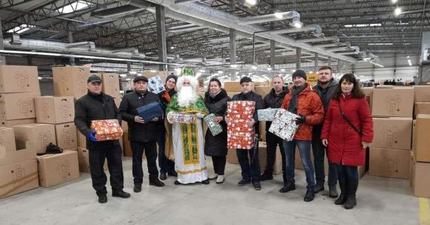 «Різдвяний конвой»: 9000 подарунків прибули на Львівщину з Німеччини