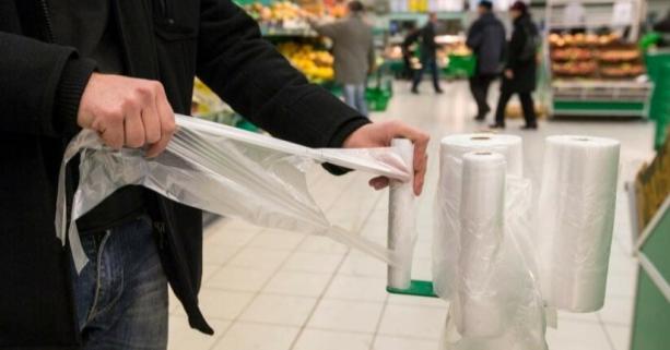 Уряд затвердив мінімальні роздрібні ціни на пластикові пакети