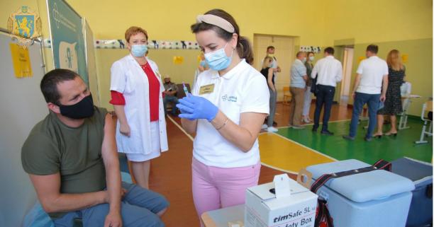 У перші дні нового року центри вакцинації на Львівщині не працюватимуть