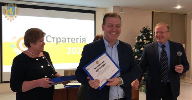 58 громад Львівщини отримали сертифікати на ноутбуки