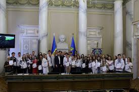 На Львівщині відзначили найуспішніших випускників, переможців олімпіад та вчителів, які їх підготували