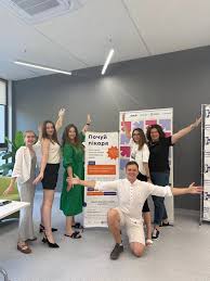 Учасники Літньої Школи «Почуй лікаря» вирушили читати лекції у навчальні заклади