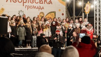 Снігова казка та гаряча коляда: як у дворику «Сокола» славили Різдво.