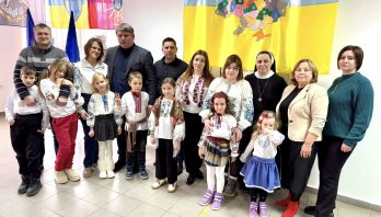 Начальник Яворівської районної державної адміністрації Ярослав Коминський нагородив учасників конкурсу дитячого малюнка «Світло моїх мрій».