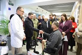 Медзаклади Львівщини отримали 50 електроскутерів для поранених та людей з інвалідністю