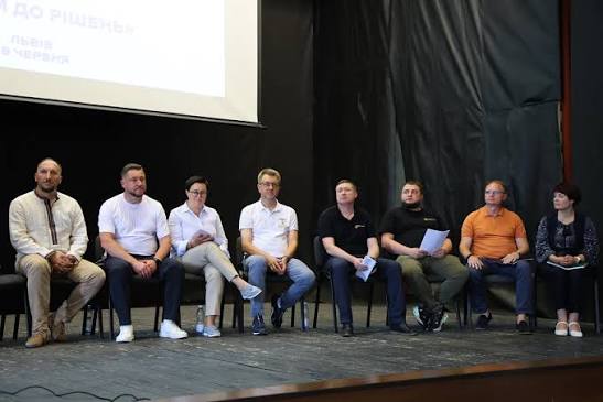 Житло, виплати та документи: у Львові відбулась всеукраїнська зустріч-діалог ВПО та влади «Разом до рішень»
