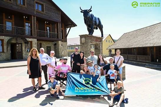 «Терапія мандрами»: для ветеранів та їхніх сімей організували триденний ретрит у гірському комплексі «Плай»