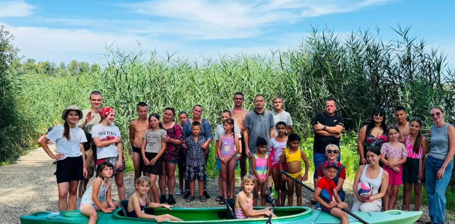 На Львівщині для сімей з дітьми, які перебувають у складних життєвих обставинах, провели «Сплав на каяках»