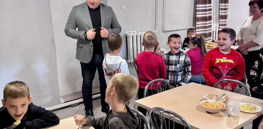 Начальник Яворівської РВА Ярослав Коминський проінспектував організацію безоплатного харчування у школах Мостиської та Шегинівської громад