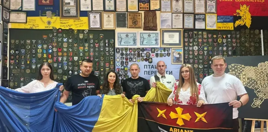 Пошкоджений обстрілами прапор із Краматорська виставлять на благодійний аукціон: кошти спрямують на дрони для Сил оборони