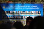 У День захисників і захисниць України на Алеї Пам’яті Героїв Новояворівська громада молилась за всіх, хто тримає небо й землю України, віддає свої сили, здоров’я заради перемоги та миру
