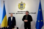 Начальник Яворівської РВА Ярослав Коминський подякував захисникам та вручив відзнаки за службу Україні