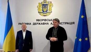 Начальник Яворівської РВА Ярослав Коминський подякував захисникам та вручив відзнаки за службу Україні