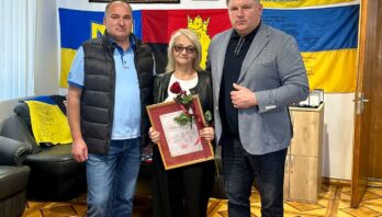 Начальник Яворівської РВА Ярослав Коминський відзначив директорку Краковецького ЗДО Лесю Лисак з нагоди Дня працівників освіти та 25-річчя професійної діяльності