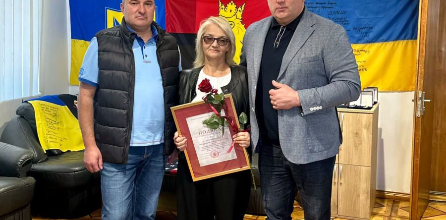 Начальник Яворівської РВА Ярослав Коминський відзначив директорку Краковецького ЗДО Лесю Лисак з нагоди Дня працівників освіти та 25-річчя професійної діяльності
