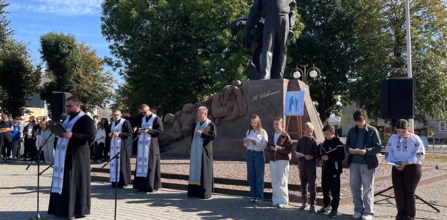 На Яворівщині діти молилися за мир та єдність